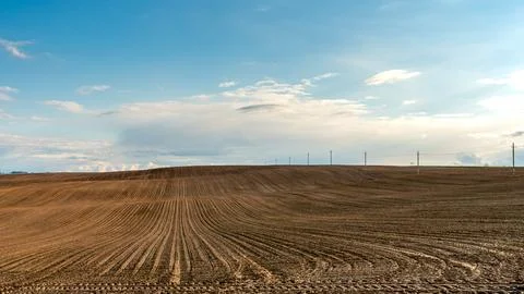 Clouds on a sunny summer day over agricultural fields. A beautiful hilly fiel Fotos Stock