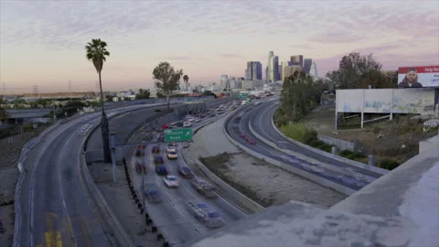 Clouds Swirl over Busy Los Angeles Morning Traffic on the 101 Freeway Timelapse Vidéo 172087640