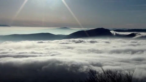 Clouds through the mountain Vídeo Stock 71240630