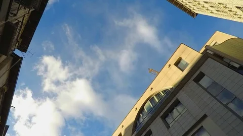 Clouds Through Narrow Street Vídeo Stock 81032037