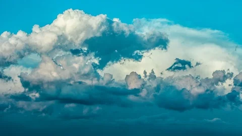 CLOUDS TIME LAPSE, BUILDING MOTION CLOUD WITH BLUE SKY. Puffy fluffy white 스톡 동영상 111148164
