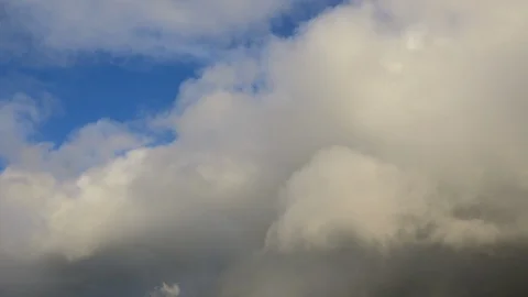 Clouds time lapse from dark to light blue sky depression lifting 4K Stockbeeldmateriaal 98158801