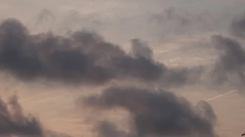 Clouds time lapse from dark to light blue sky depression lifting 4K Vidéo 287758228