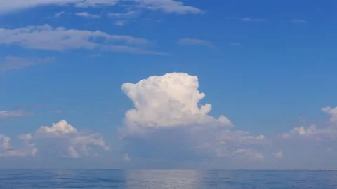 Clouds in a timelapse Vidéo 136557781