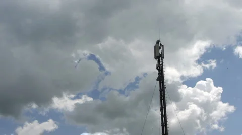 Clouds timelapse over base station antenna Video stock 5088859