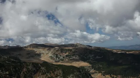 Clouds timelapse over Parang mountains in Romania Vidéo 8919000