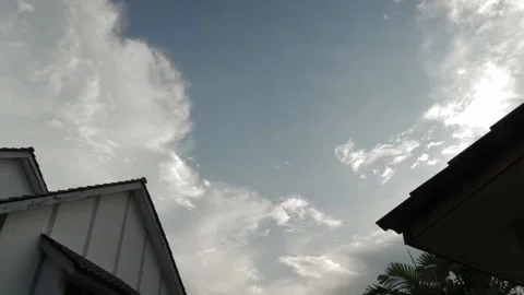 Clouds timelapse view with houses Video stock 158558943