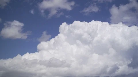 Clouds TL Stockbeeldmateriaal 81587114