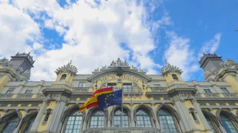 Clouds, trees, and people in time lapse at the port of Barcelona in Spain. Stock Footage 33721373