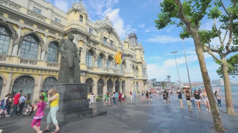 Clouds, trees, and people in time lapse at the port of Barcelona in Spain. Stock Footage 33721397