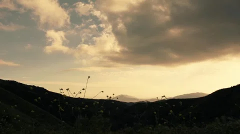 Clouds in Valley 動画素材 2604707