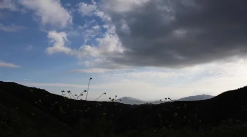 Clouds in Valley 스톡 동영상 2624165