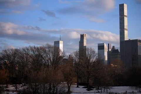 The clouds of a winter sky over Central Park Stock Photos