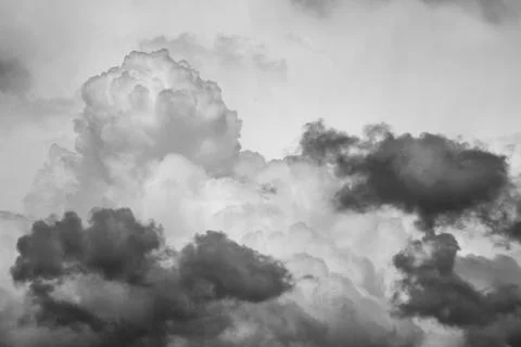 Cloudscape background of moody black and white dramatic monochrome cumulus cl Stock-Fotos