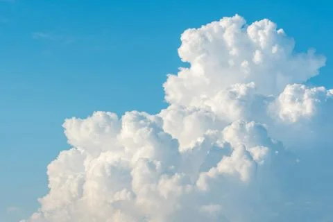 Cloudscape with blue sky and white clouds Foto stock