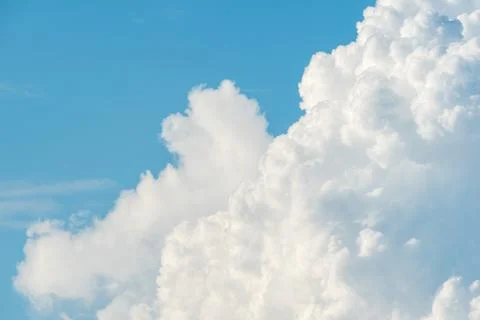 Cloudscape with blue sky and white clouds Foto stock