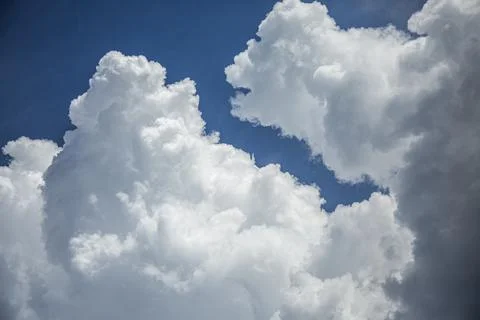 Cloudscape. Blue sky and white cloud. Sunny day. Cumulus cloud. 스톡 사진
