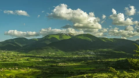 Cloudscape of a mountain landscape in timelapse. Stock Footage 154676823