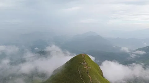 Cloudscape Over Peak Of Narangala Mountain In The Badulla District Of Sri Stock Footage 334196800