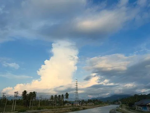 Cloudscape Over River in Countryside 스톡 사진