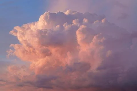 Cloudscape with pink fluffy clouds in sunset sky Foto stock