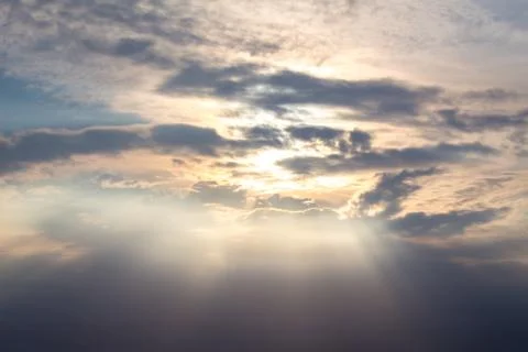 Cloudscape of sky and the light of the sun shines a beam. Foto stock