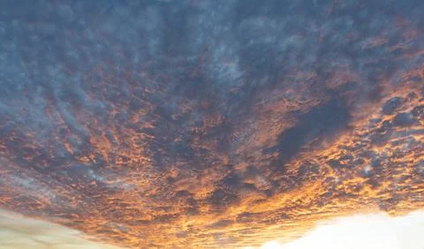 Cloudscape sky background. Cloud in pink sky. Background with cloud. Dramatic 스톡 사진
