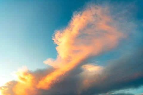 Cloudscape sky on sunset. Cloud in sunset sky. Background with cloud. Dramatic 스톡 사진