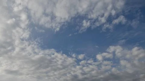 Cloudscape white clouds float in azure sky Foto stock