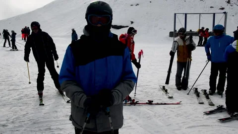 A cloudy and cold day, skiers making preparations before going to ski. 스톡 동영상 152688448