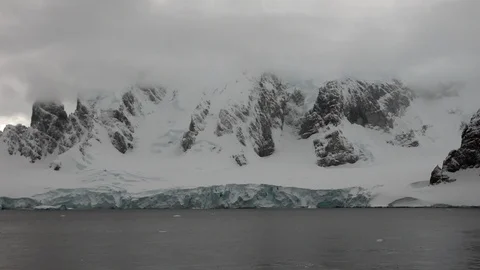 Cloudy Antarctic Mountains &amp; Glacier 스톡 동영상 106935014