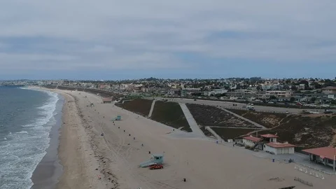 Cloudy beach,  surfers, house 스톡 동영상 103104217
