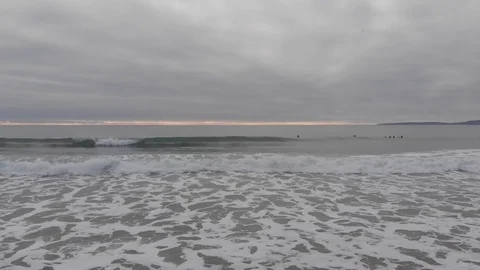 Cloudy beach with wave breaking 1080hd Video stock 106423865