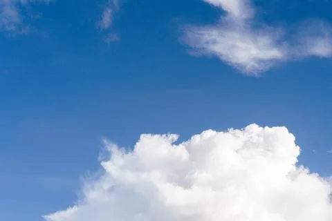 Cloudy blue sky abstract background, blue sky background with tiny clouds Foto stock