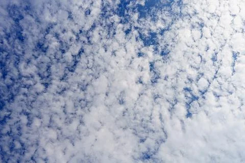 Cloudy blue sky abstract background, blue sky background with tiny clouds Foto stock