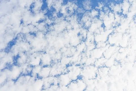Cloudy blue sky abstract background, blue sky background with tiny clouds Foto stock