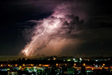 Cloudy with Bright lightning bolt strikes in the rural landscape of small cit Foto stock