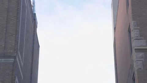 Cloudy building gap 스톡 동영상 72113098