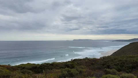 Cloudy coastline from above in 4k. Waves crashing. Denmark, WA 库存影片 277600711