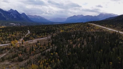 Cloudy Day At Abraham Lake 스톡 동영상 330882479