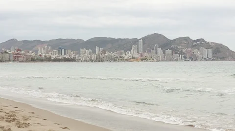 Cloudy day on the beach Vídeo Stock 37695779