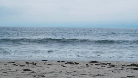 Cloudy day at the beach watching the waves 스톡 동영상 111177454