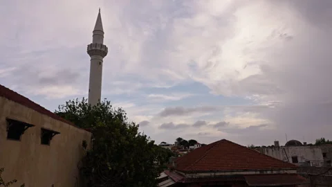 Cloudy day in an old town Vidéo 267324291