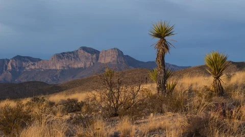 Cloudy Day in the Texas Desert Vídeo Stock 86178635