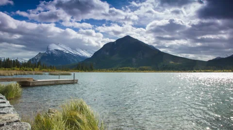 Cloudy day at Vermillion Lakes by the dock Video stock 33216883