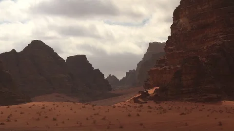 Cloudy day in Wadi Rum desert Stock-Footage 83446931