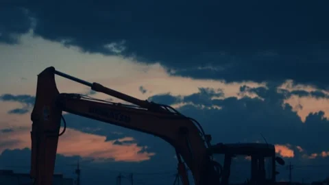 Cloudy dusk sky with digging equipment 库存影片 246474672