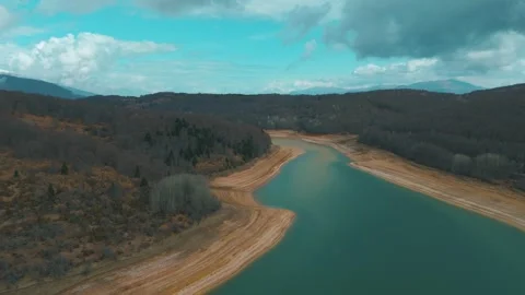 Cloudy Lake Shore 스톡 동영상 274749683
