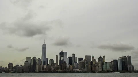 Cloudy Lower Manhattan Skyline (time lapse) Vídeos de archivo 68408668