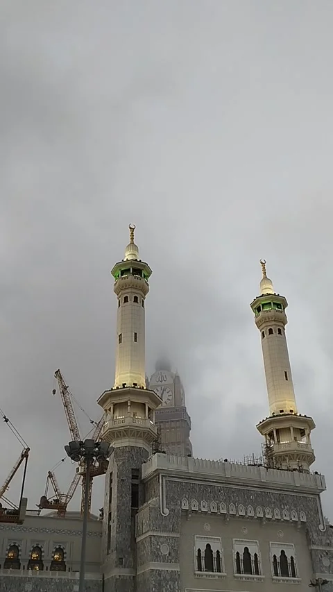 Cloudy masjid al-haram Stock Footage 219755458